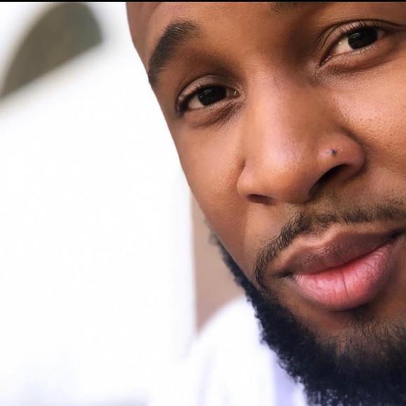 Profile Picture of Peteron Sirin (@peteronsirin) on Poshmark