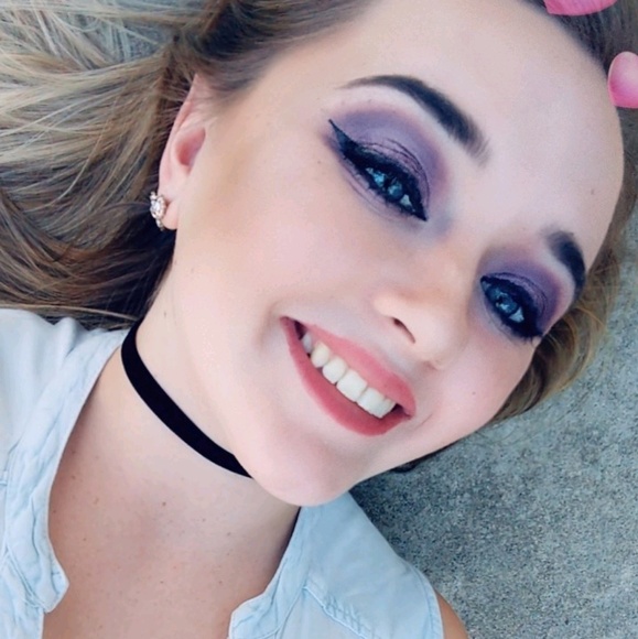 Profile Picture of Julia Blevins (@jblevins157) on Poshmark