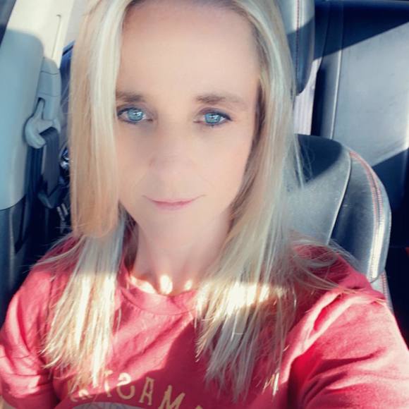 Profile Picture of Brandy Tharp (@brandyth) on Poshmark