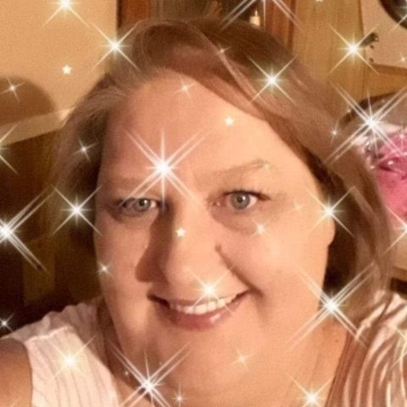 Profile Picture of Shell Martin (@shellmartin912) on Poshmark