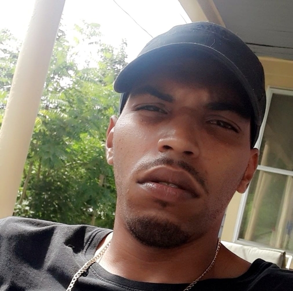 Profile Picture of Robert Henderson (@roberthenderson) on Poshmark