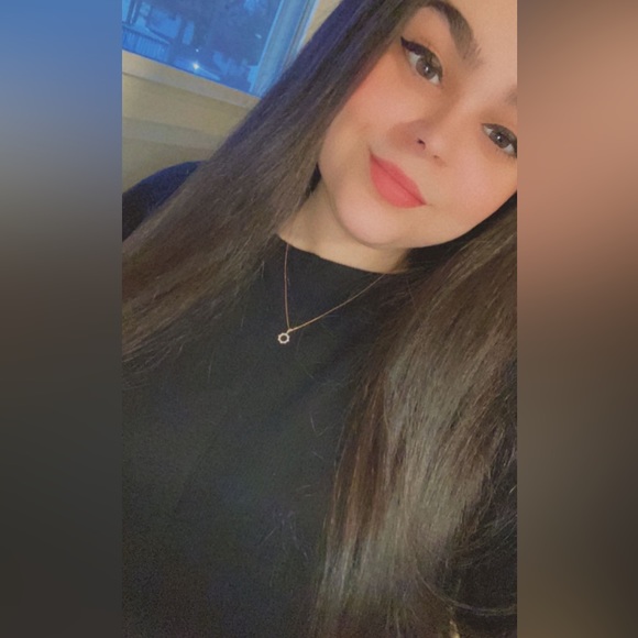 Profile Picture of Alyssa Heller (@alyssan912) on Poshmark
