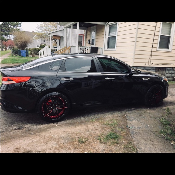 Profile Picture of Luis Saez (@luissaez0027) on Poshmark