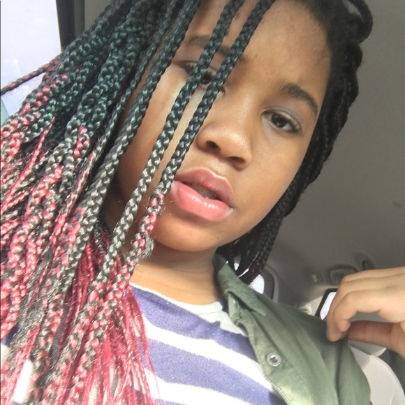 Profile Picture of Isabelle Holland (@izzy101333) on Poshmark