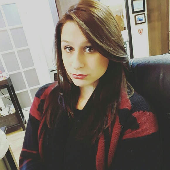 Profile Picture of Lacey Prewett (@laceyalaine) on Poshmark