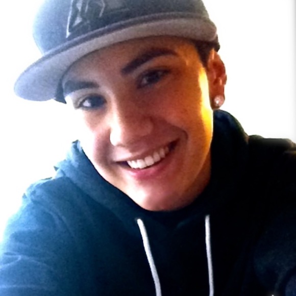 Profile Picture of Andrew Lizardi (@lizardiparty) on Poshmark