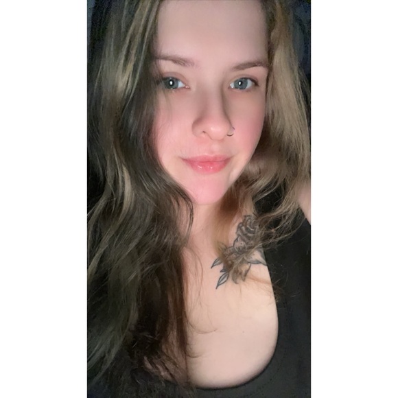 Amy Heck - Poshmark Profile Picture of Amy Heck (@amyheck616) on Poshmark