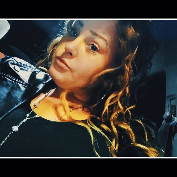 Profile Picture of Danielle Pakula (@cheekybaby97) on Poshmark