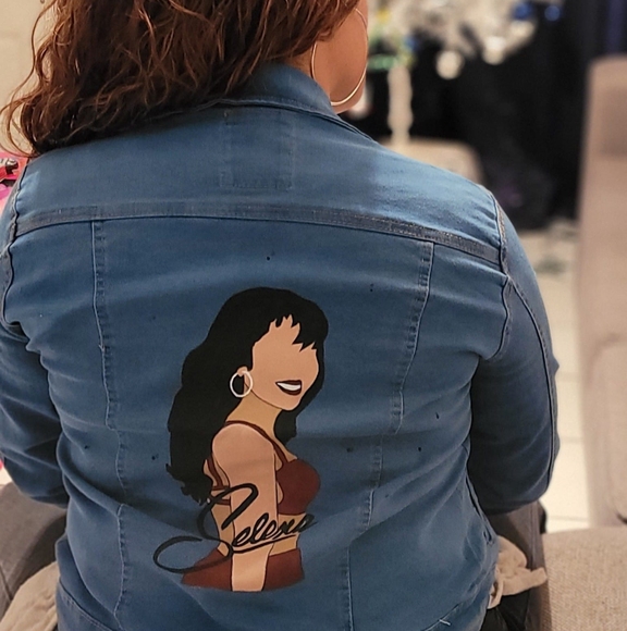 Profile Picture of Daniela Galarza (@daniela11_14) on Poshmark