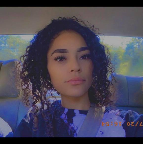 Profile Picture of Alicea Parker (@aliceaparker53) on Poshmark