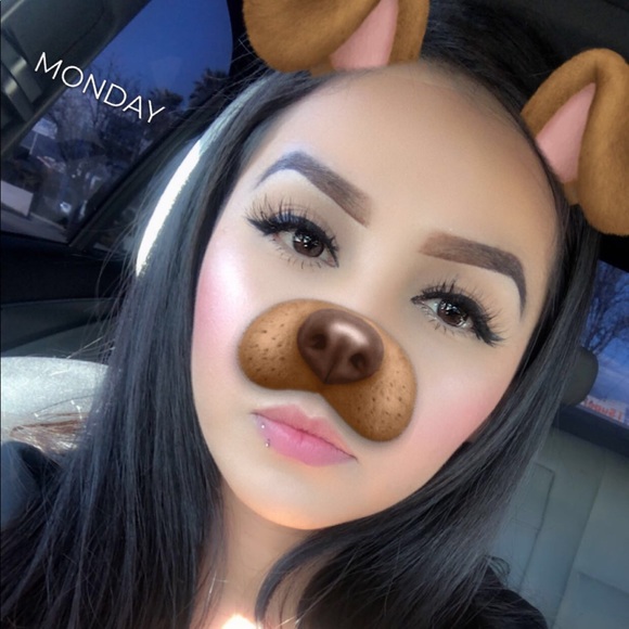 Profile Picture of Lizeth Pineda (@lizp8587) on Poshmark