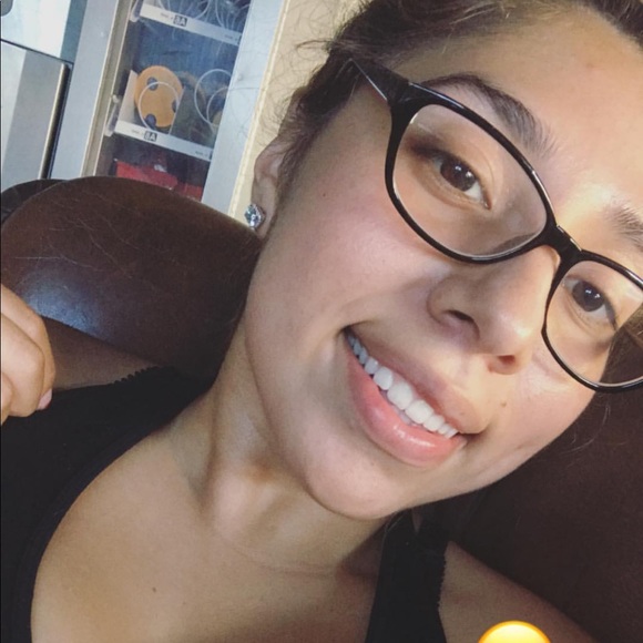 Profile Picture of Melanie Jinez (@melaniejin) on Poshmark