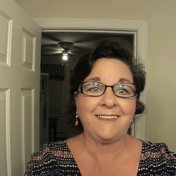 Profile Picture of Kathleen Mizzoni (@kathy1953ann) on Poshmark