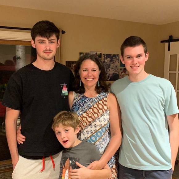 Profile Picture of Laura Deely (@laura_deely) on Poshmark