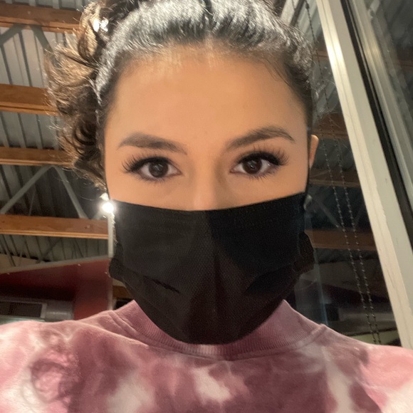 Profile Picture of Lauren Rogus (@lauren_rogus) on Poshmark