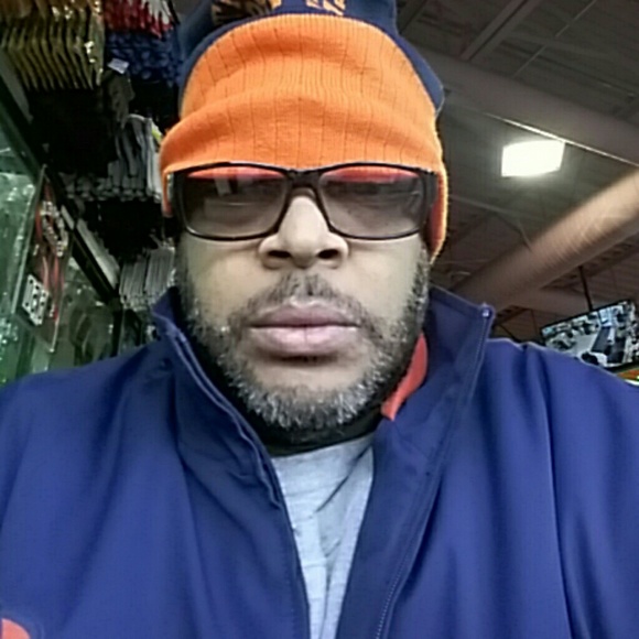 Profile Picture of Sherman Hardge (@55hotandready) on Poshmark