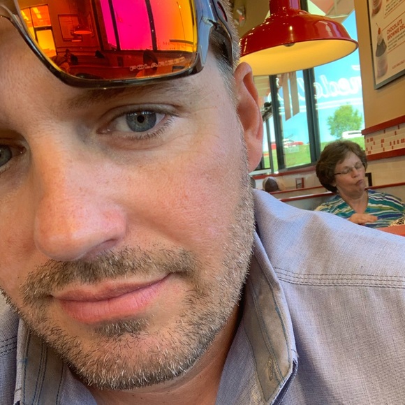 Profile Picture of Jeremy Hayward (@jrhayward1175) on Poshmark