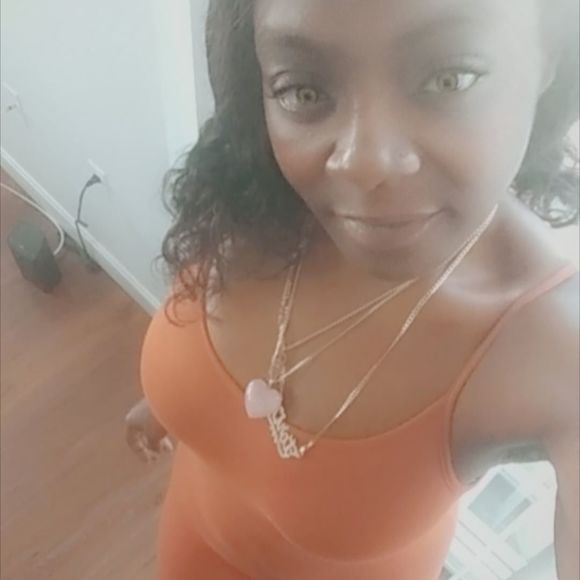 Profile Picture of Tori Payne (@janaysice) on Poshmark