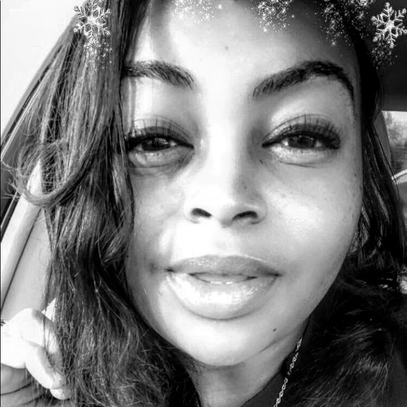 Profile Picture of Rashida Sifford (@rsiff3) on Poshmark