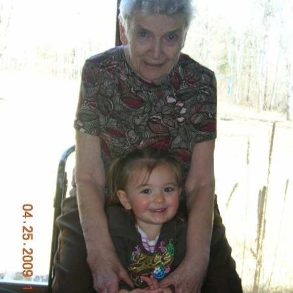 Profile Picture of Lenae Aimonetti (@lschaef22) on Poshmark