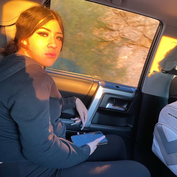 Profile Picture of Tailor Brueggert (@tailorbrueggert) on Poshmark