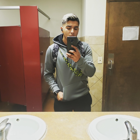 Profile Picture of Adam Vazquez (@adnejr05li) on Poshmark