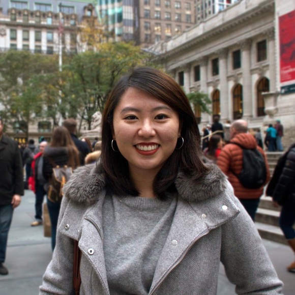 Profile Picture of Debbie Yun (@debby1230) on Poshmark