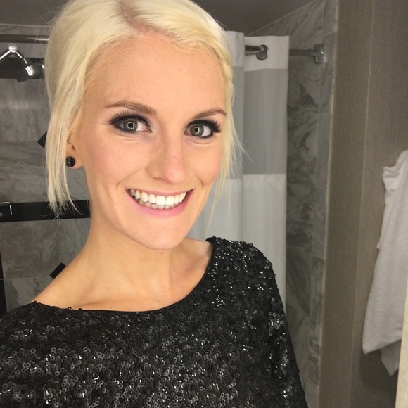 Profile Picture of Rianne Rubright (@rianne68) on Poshmark