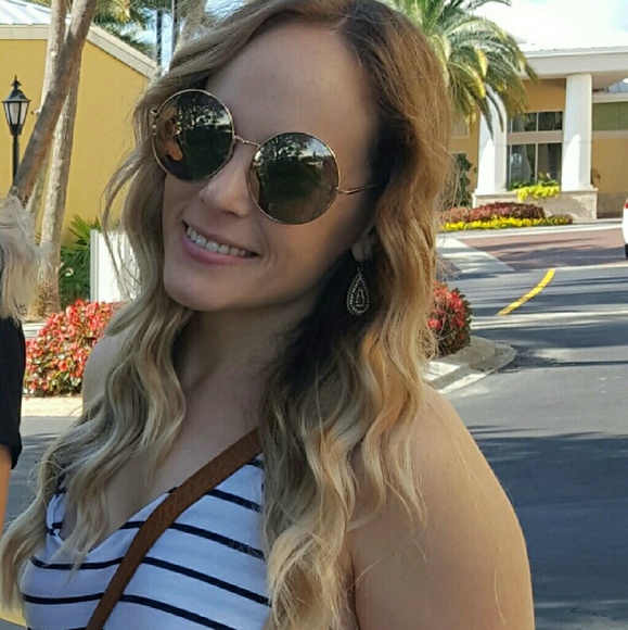 Profile Picture of Jodene Isakowitz (@zola24) on Poshmark
