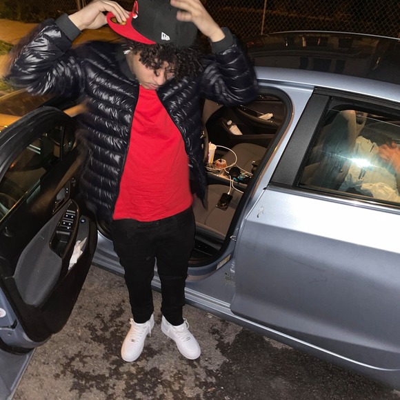 Profile Picture of Ethan Schmahl (@e443) on Poshmark