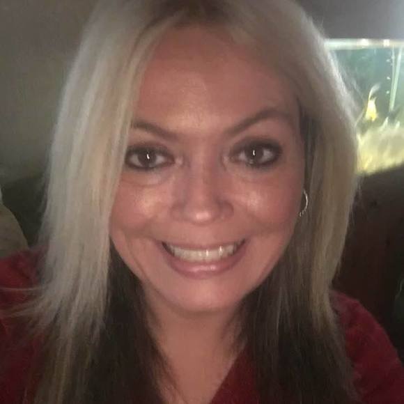 Profile Picture of Robin Staton (@robinj1968) on Poshmark