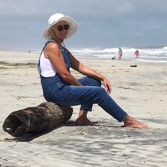 Profile Picture of Sandy Wilcox (@sandywilcox) on Poshmark