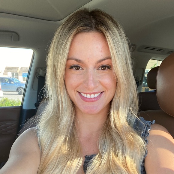 Profile Picture of Haley Dailey (@haleydailey) on Poshmark
