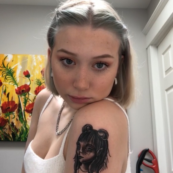 Profile Picture of Leah Zeeman (@leah_zeeman) on Poshmark