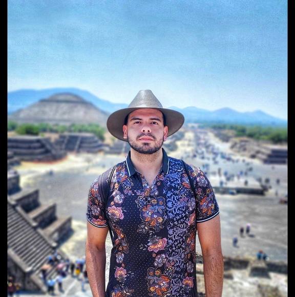 Profile Picture of Derek Robleto (@derekrobleto) on Poshmark