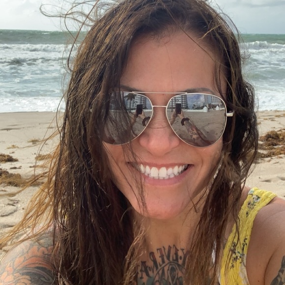 Profile Picture of Amanda Bernartz (@bernartz75) on Poshmark