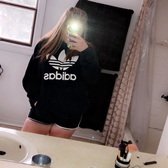 Profile Picture of Lainie Hussett (@lainie_hussett) on Poshmark