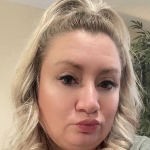 Profile Picture of Leslie Heaston (@leslie_heaston) on Poshmark