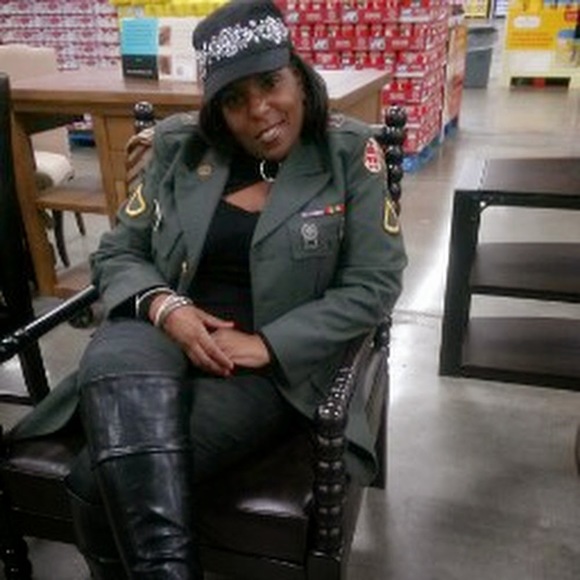 Profile Picture of Lareecia Johnson (@mytwins1966) on Poshmark