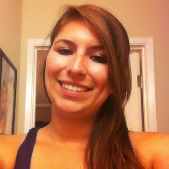 Sherilyn Shehan - Poshmark Profile Picture of Sherilyn Shehan (@sherilynf15) on Poshmark