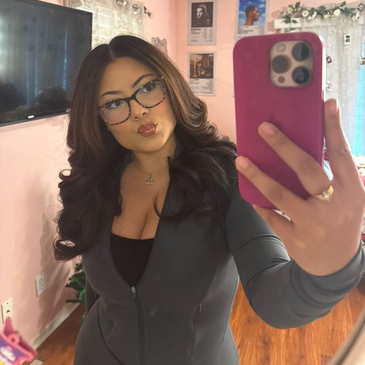 Profile Picture of Monique (@@_moniquecordova) on Tiktok