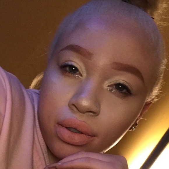 Profile Picture of Kianda Copeland (@kiandamariyah) on Poshmark