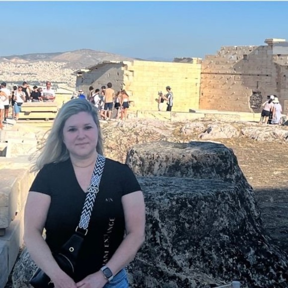 Profile Picture of Mara Dourado (@maradourado_23) on Poshmark