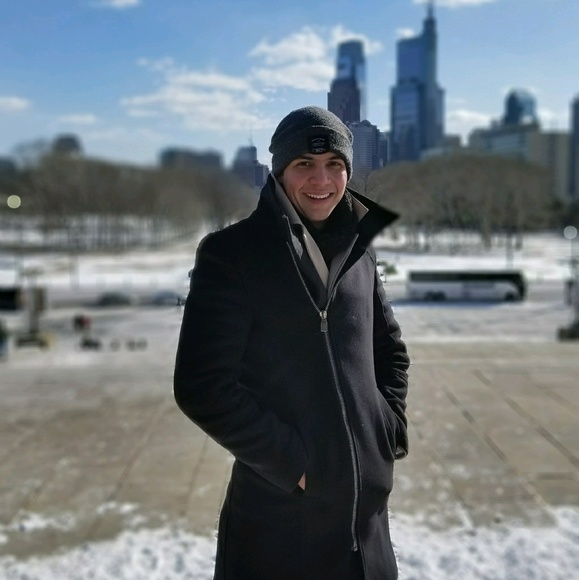 Profile Picture of David Alarcon (@deas16) on Poshmark