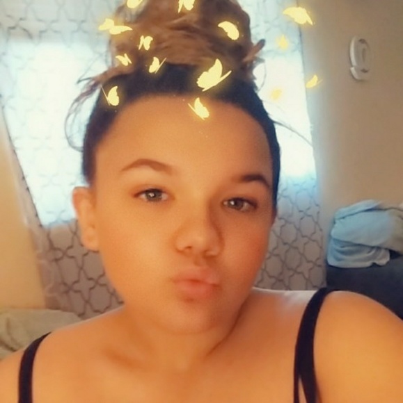 Profile Picture of Miranda Moore (@8miranda8) on Poshmark