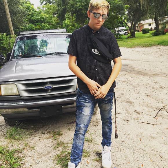 Profile Picture of Joshua Gary (@joshu0620) on Poshmark