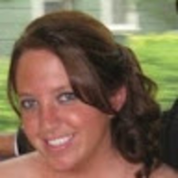 Profile Picture of Liz Poppenhouse (@lizpoppenhouse) on Poshmark