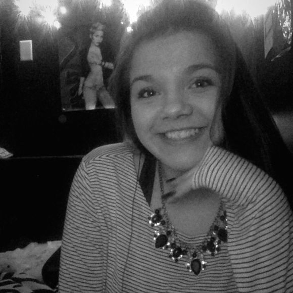 Profile Picture of Mackenzie Nguyen (@kenzie_nguyenn2) on Poshmark
