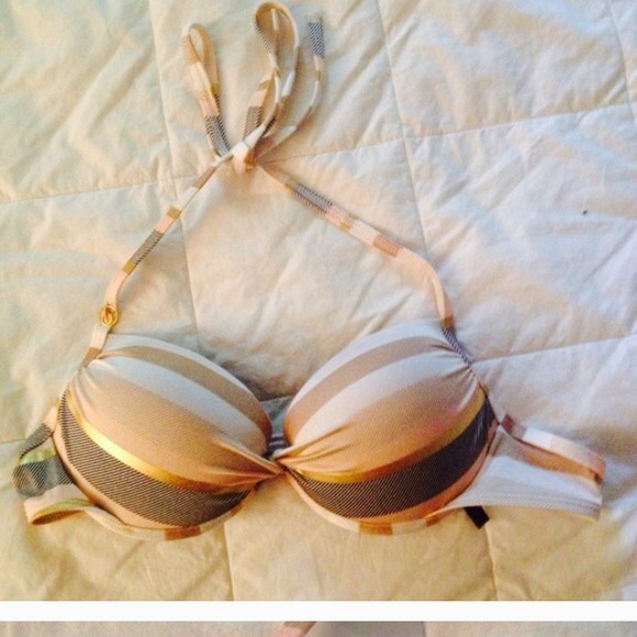 Profile Picture of Tung Polish (@hukkinuf) on Poshmark