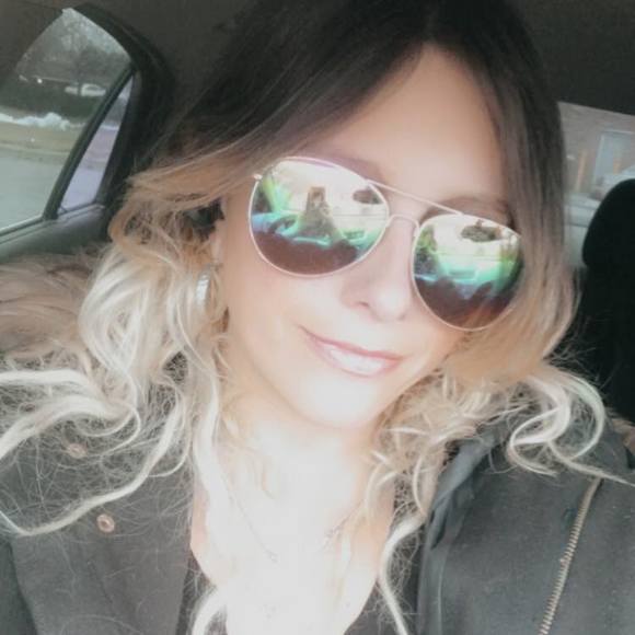 Cassie Keeney - Poshmark Profile Picture of Cassie Keeney (@cassiekeeney) on Poshmark